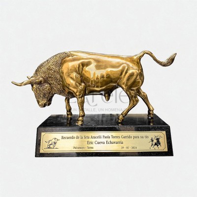 ESTATUILLA TROFEO DE TORO EN BRONCE